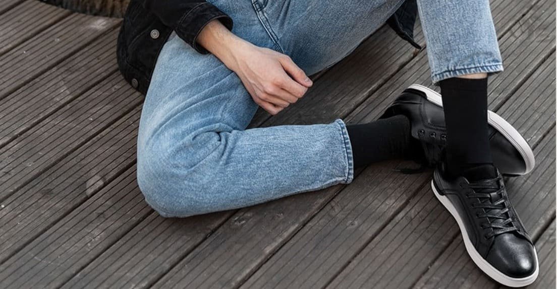 Straight-Leg Jeans with Sneakers for Men (2)